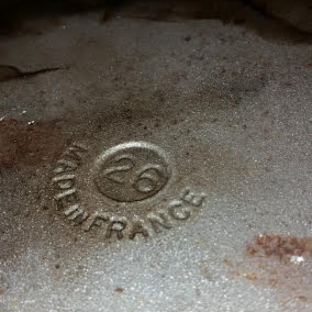 Vintage Cast Iron Pan 10" diameter #26 Made in France - Picture 4 of 5